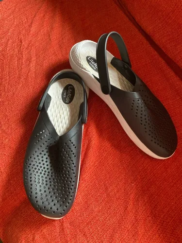 Sandália Crocs LiteRide Clog Original Preta e Branca