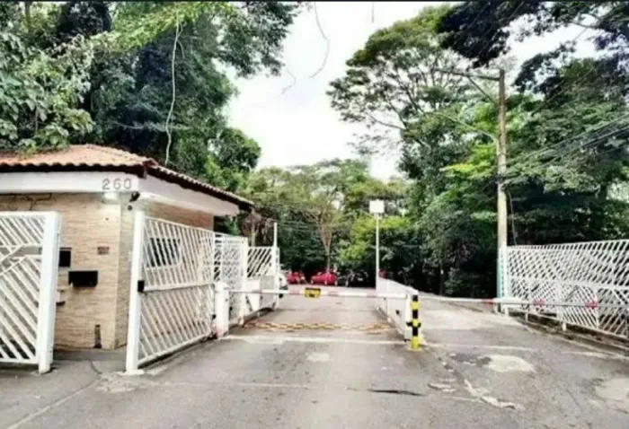 VENDO APTO BAIRRO JARAGUÁ Z/O LADO DA ESTAÇÃO ACEITO CARRO PARCELO DIRETO COMIGO URGENTE