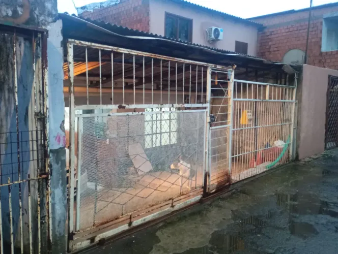 Vende se casa ou troca por casa na avenida do meu interesse