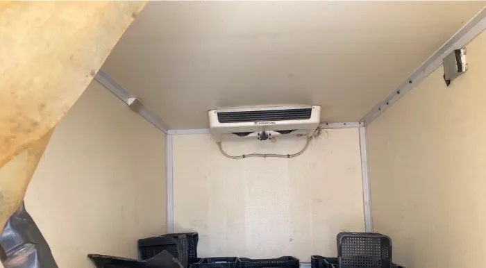 Baú refrigerado equipamento Thermoking V300 acoplado e elétrico
