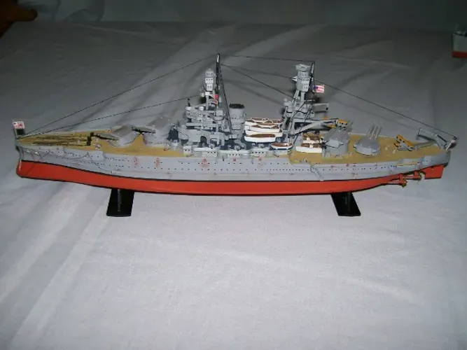 MINIATURA REVELL KIT MONTADO USS ARIZONA BE39 85-0302 Escala 1:426