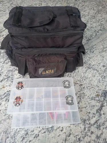 Bolsa grande+ estojos + iscas 