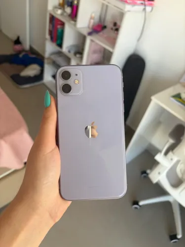 iPhone 11 lilás 64 GB