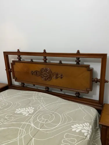 Cama de Casal em Madeira Maciça - Estilo Clássico/Colonial