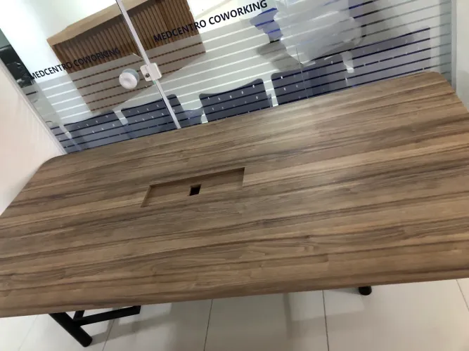 Mesa de reunião em MDF