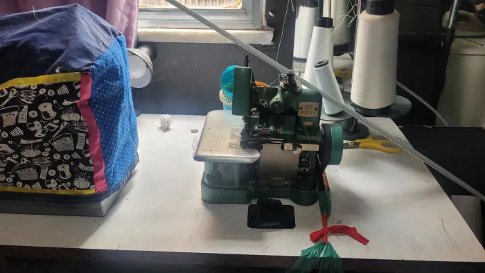 Maquina de costura overlock
