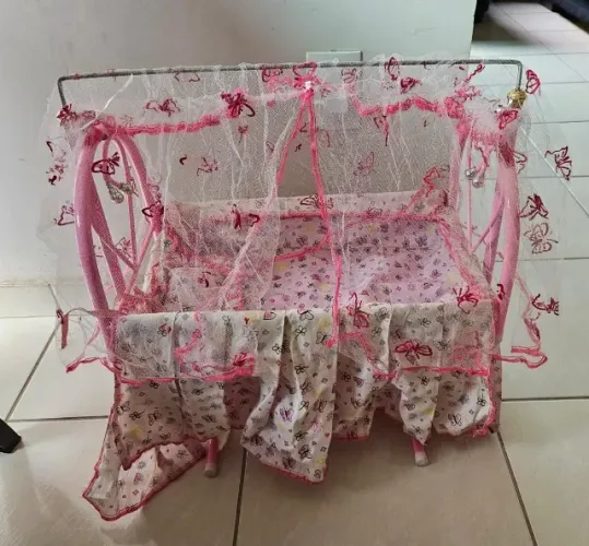 Bercinho de balanço de boneca