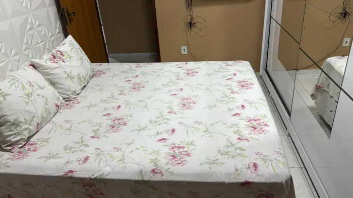 Vendo cama casal box Queen