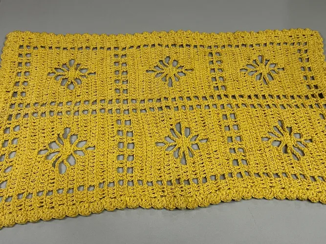 PRONTA ENTREGA Tapete Amarelo com Desenho Retangular em Crochê Fio Barbante
