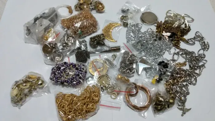 Lote de material para artesanato reaproveitamento bijuterias.