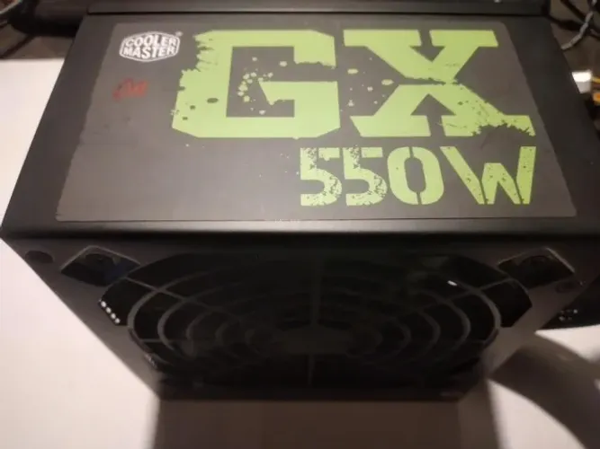 FONTE DE ALIMENTAÇÃO: 550W - COOLER MASTER - 80 PLUS - BRONZE - OFERTA RELÂMPAGO