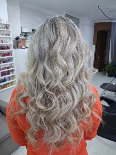 CABELEIREIRO À DOMICÍLIO 