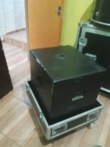Vendo sub tocado pela a mesa