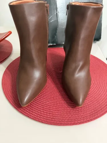 Bota Feminina VIZANO N?37. Nova sem uso. Na Caixa