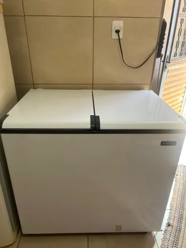 Freezer Horizontal Esmaltec ECH350 303L 127V - 2 Tampas - Excelente Estado