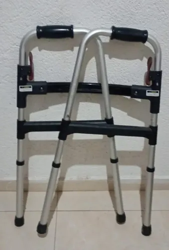 Andador de idoso novo