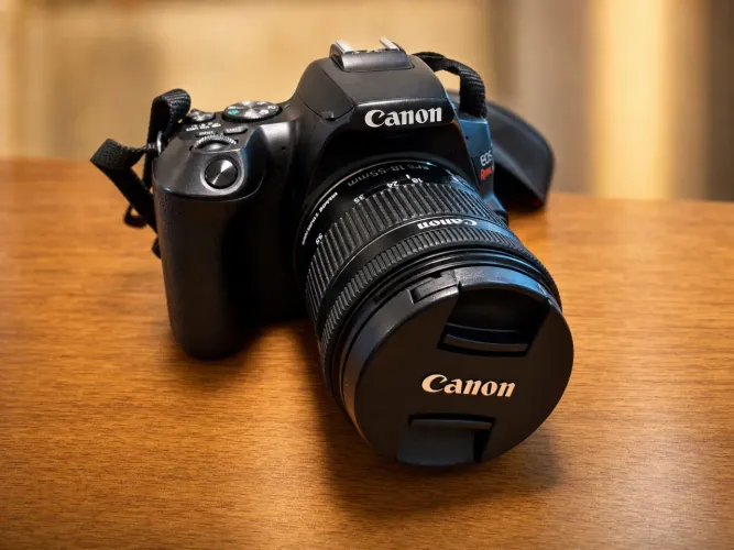 Canon EOS Rebel SL3 ? A menor e mais leve DSLR da Canon, em excelente estado!