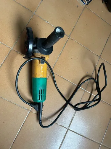 Esmerilhadeira MAKITA