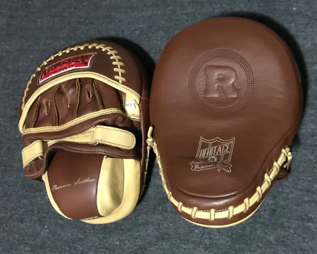 Manopla de Foco Boxe Muay Thai Ringside Couro legítimo