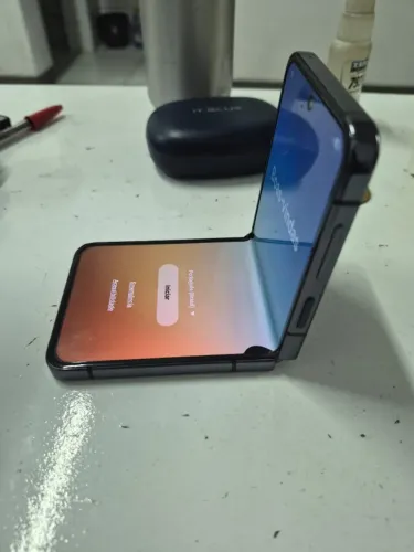Celular Samsung Galaxy Z Flip5 5G 512 GB 8 GB Defeito tela e touch