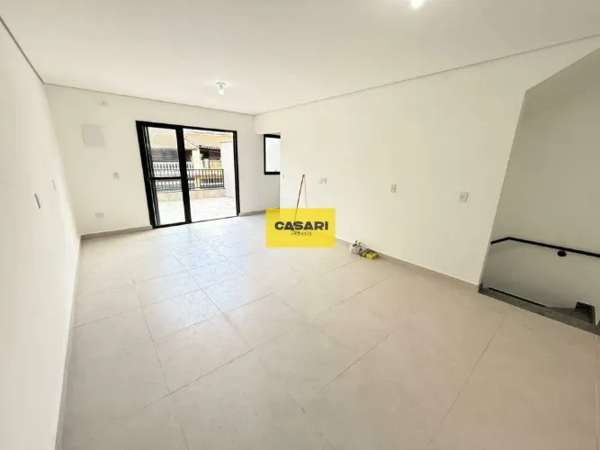 Sobrado NOVO à Venda no Parque Erasmo Assunção em Santo André com 3 Dormitórios e Suíte