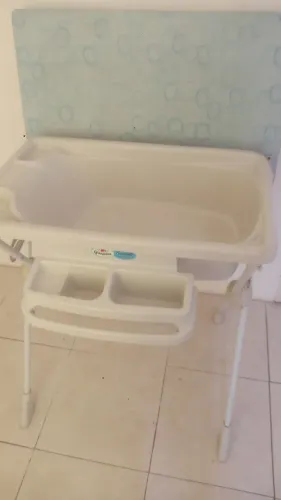 Vendo banheira com trocador de bebê