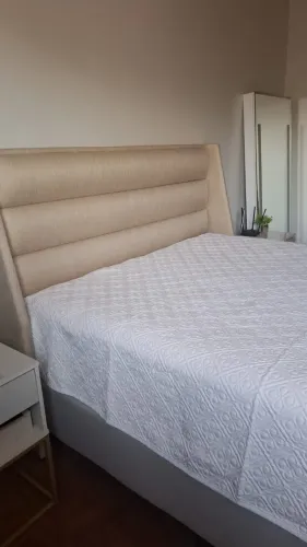 Cama Queen com molas ensacadas - Acompanha cabeceira