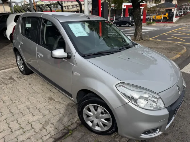 Renault Sandero Privilège Hi-flex 1.6 16V 5P AUT 2013