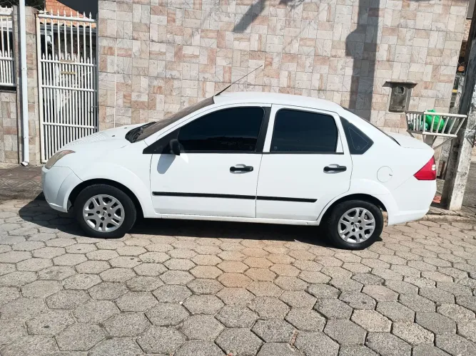 Ford Fiesta Sedan 1.0 8V Flex 4P 2009