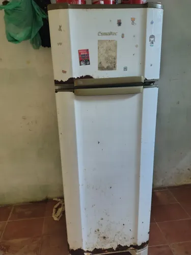 Geladeira semi nova