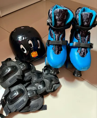 Patins Roller 4 Rodas Azul/Preto - Semi Novo