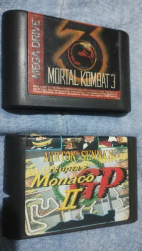 2 cartuchos para Megadrive Mortal Kombat e Super GP (um original outro paralelo)