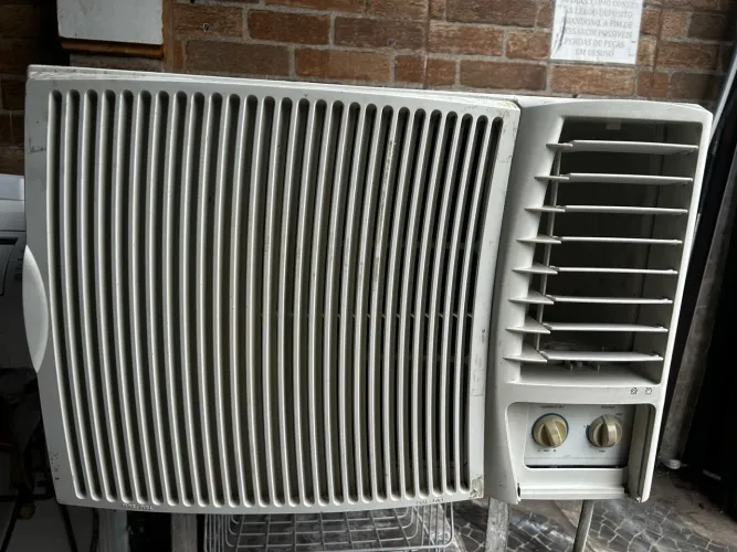 Ar condicionado Springer 12.000 BTU 220V