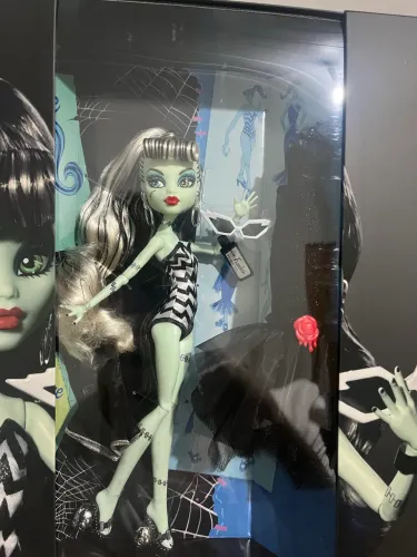 Monster High skullector Frankie Barbie 