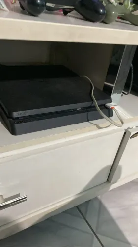 PS4 ótimo estado, completo, funcionando, pronto para jogar. Chame no chat OLX! WhatsApp 24