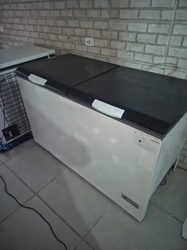 2 freezer Horizontal 220v perfeito 2500.00 os dois sem choro zap *