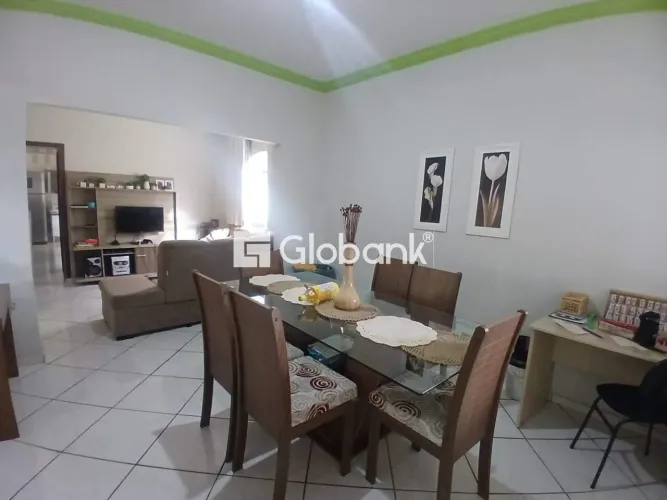 Casa à venda em Major Prates com 150m², 3 Quarto(s), 1 Suíte(s) e 3 Vaga(s).