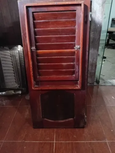 Janelas venezianas de pau-d'arco. 1 folha por R$: 75,00