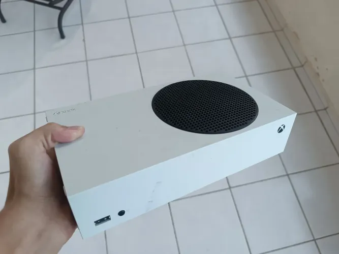 Xbox Séries S com defeito (Para retirada de peças / Sucata)