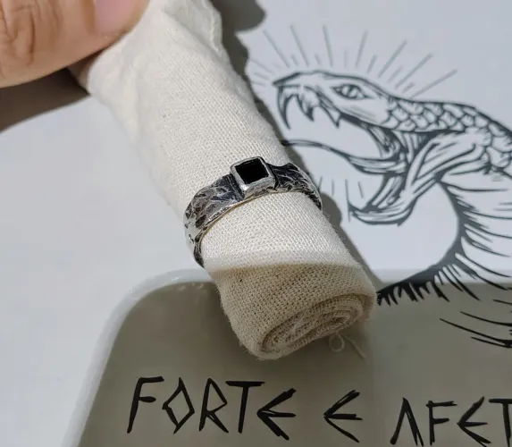 Anel de Prata com Pedra Ônix 