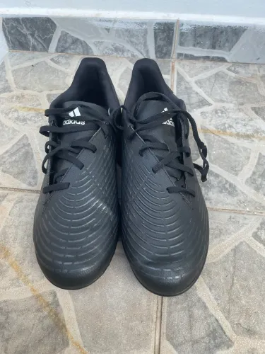 chuteiras :Adidas predator society preta e penalty preta e vermelha de salão