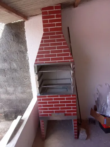 VENDO CHURRASQUEIRA SEMI NOVA