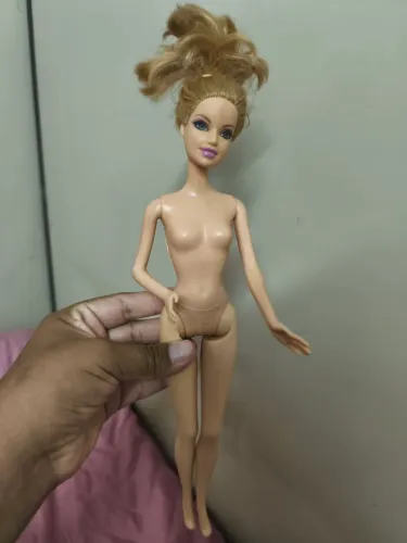 Barbie delancy (avaria somente no pescoço)