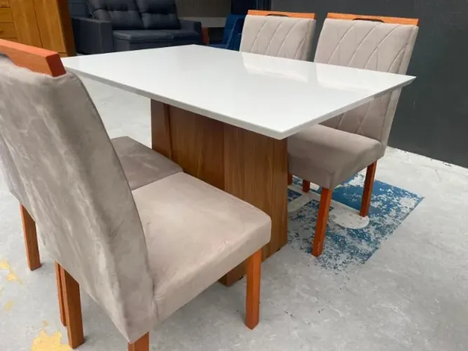 Mesa de Jantar com 4 Cadeiras (OFERTA DO DIA)