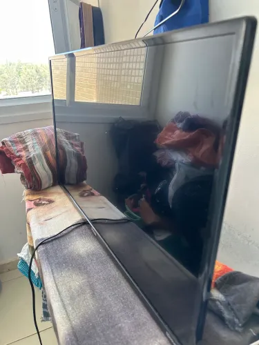 TV Philco quebrada (retirada de peças)