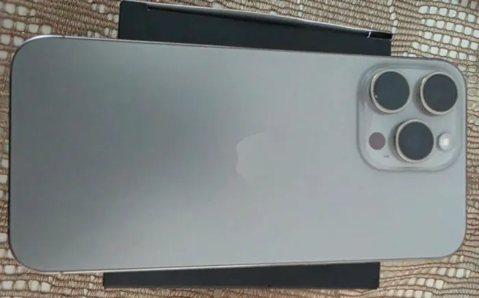 Iphone semi novo- NENHUMA MARCA DE USO - preço imperdível