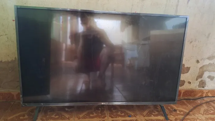 Vende-se tv quebrada