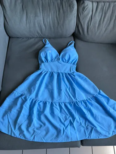 Vestido feminino curto, alça regulável e bojo