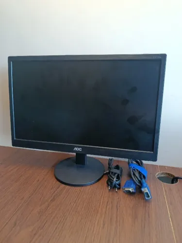 Monitor AOC 18,5" LED Widescreen E970Swnl HD com Base e Cabos