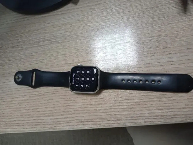 Apple Watch SE GPS - Caixa meia-noite de alumínio 40 mm - Pulseira esportiva meia-noite -